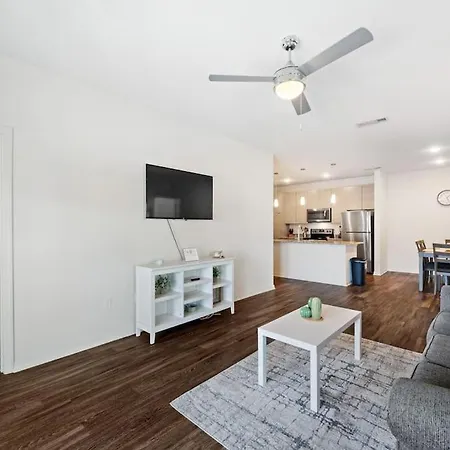 Lavish 2Br Apartment In Tampa